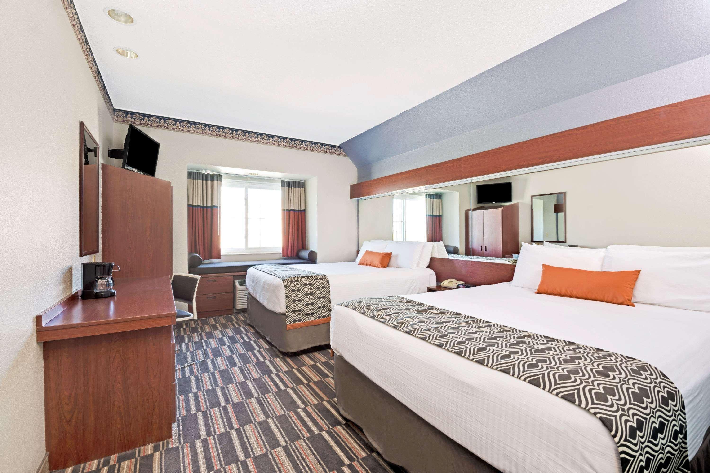 Microtel Inn & Suites Urbandale Extérieur photo