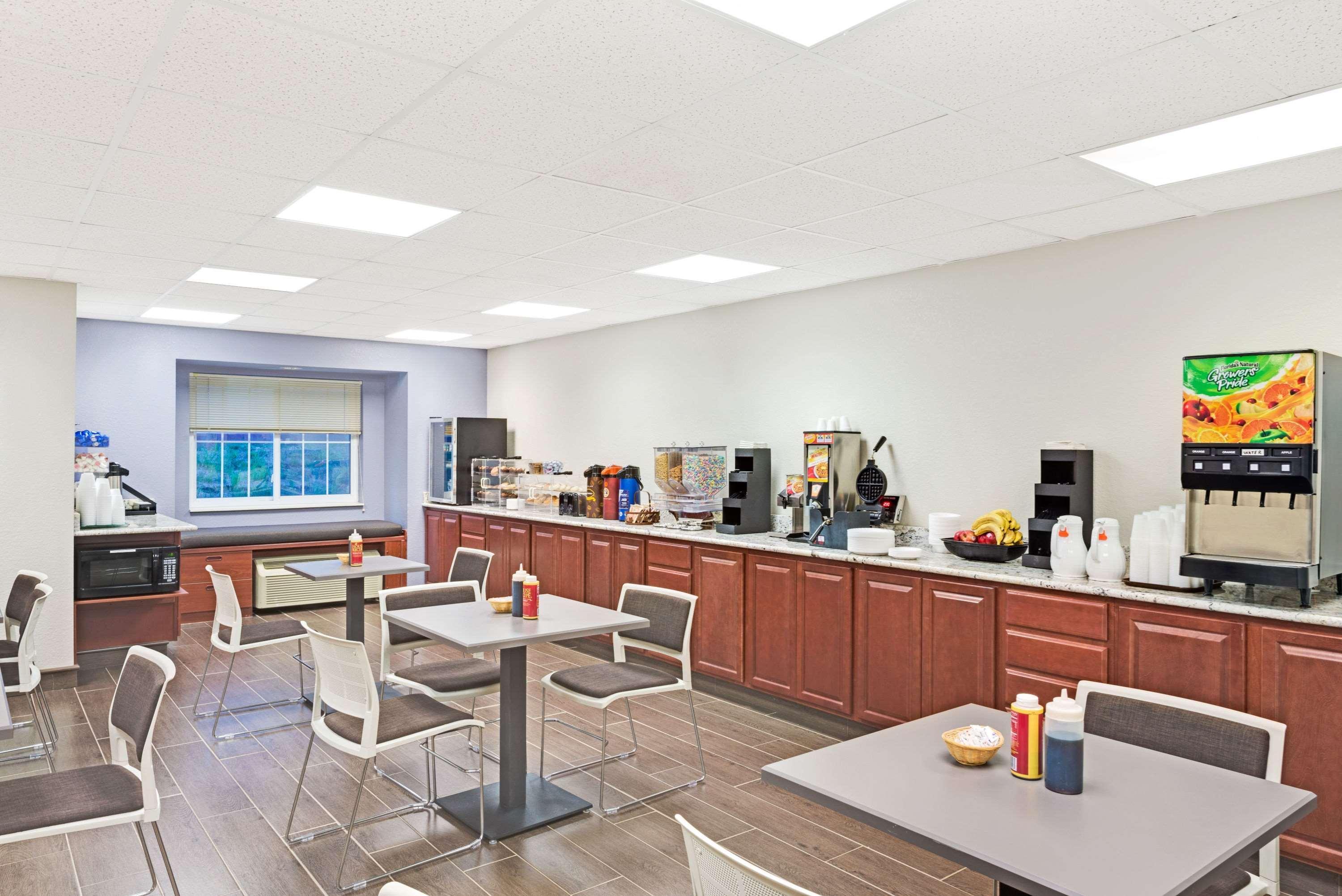Microtel Inn & Suites Urbandale Extérieur photo