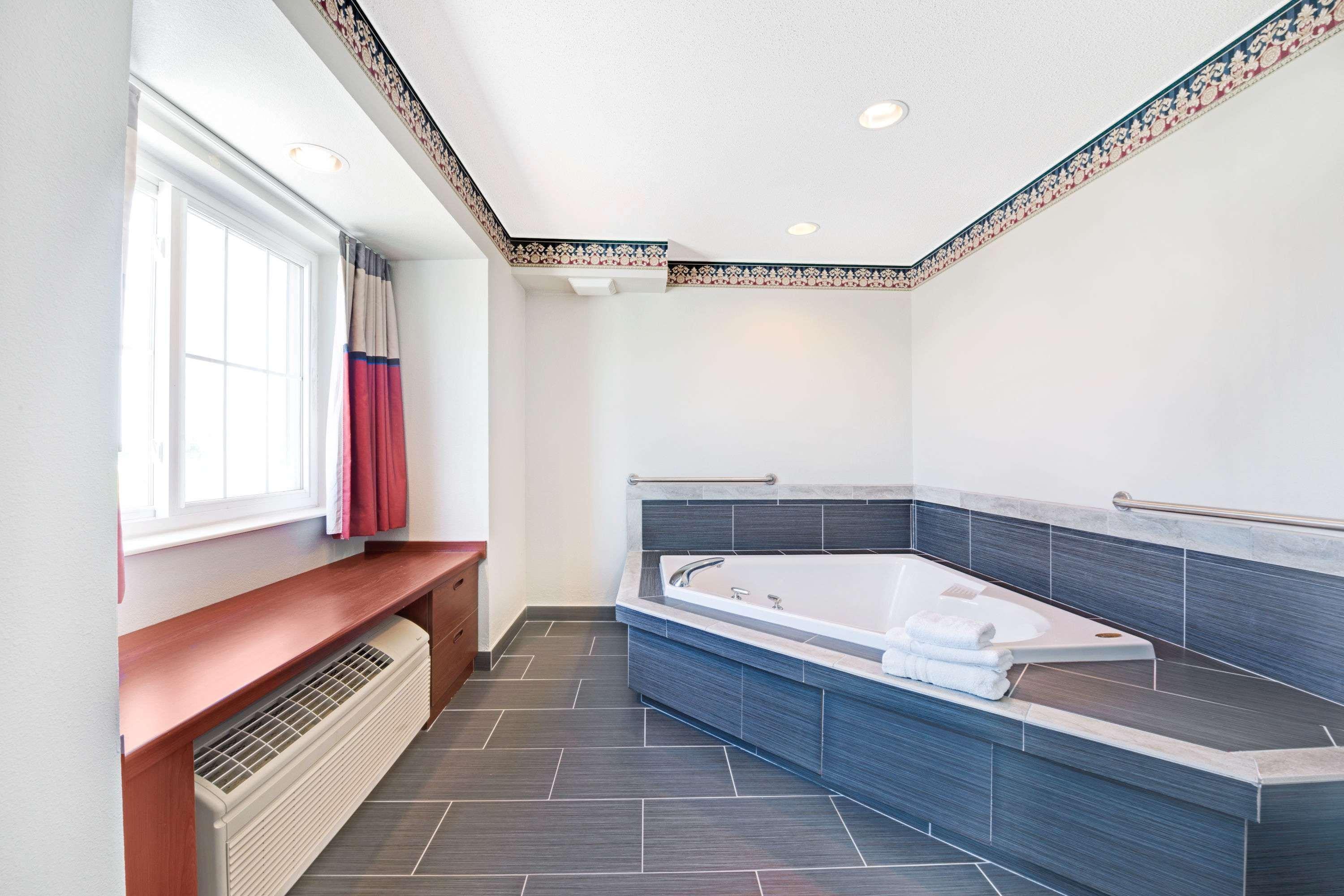 Microtel Inn & Suites Urbandale Extérieur photo